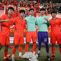 当我们在靠“借来的大人”撑场面时，日韩同龄人已在欧洲坐稳主力