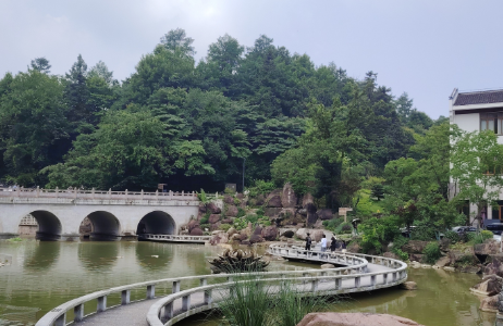 说是去打卡，结果快门都没按几下