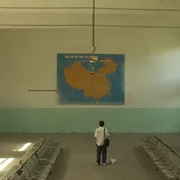 朱杨溪翻红,一半人却拍错了对象:候车厅只开12点到15点,停靠它的5612三年缩两次区间,改造已合龙——去之前先对4笔账