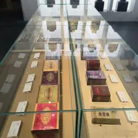 海堤的两副面孔：117元一罐的老口粮，298元一盒的伴手礼