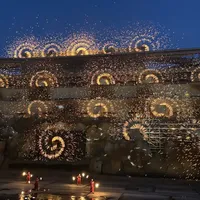 一半人说“夯爆了”，一半人说“不值得专程去”：中秋前，把司徒小镇打铁花这笔账算清楚