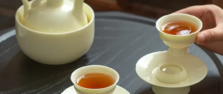 温酒之前，先把温度这件事钉死：电动、蒸汽、蜡烛三派摊开看，可能一碗热水就够了