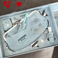 GOODBAI第一次做彩妆,上线十多天:799和858礼盒差一个毛球,但这只链条包建议先缓一缓