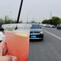 一条2618赞的皮卡咖啡车视频，和3万8的翻车现场：把后斗改成小店前，先算清车检、办证、保险三笔账