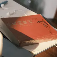 《平凡的世界》被骂“过誉”“老登的世界”？被裁的三十五岁和百米高塔吊司机，却在重读孙少平