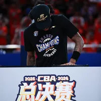 洛夫顿降薪70万美元离开上海：拆完两条CBA规则，才知道不只是“钱没谈拢”