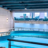 会蛙泳的女生想转自由泳？这个月吵上174万播放的