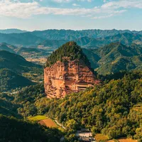 不爬栈道、不花特窟钱，也能看懂“东方微笑”：麦积山的山脚路线，没多少人理过