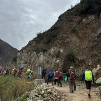 雨崩国庆前通车，9月是最后的错峰窗口：第一次高海拔多日徒步，先算清高反、费用、选团这三笔账