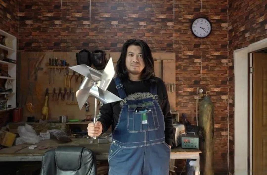 罗永浩对话手工耿：卸下搞笑滤镜，聊无用发明与钛合金门牙
