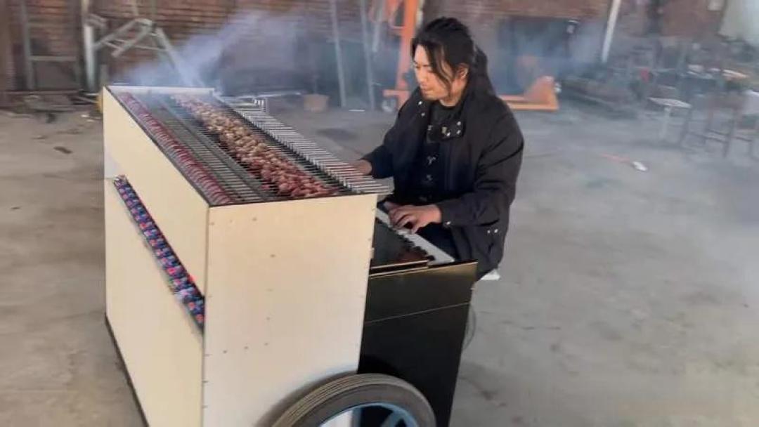 罗永浩对话手工耿：卸下搞笑滤镜，聊无用发明与钛合金门牙