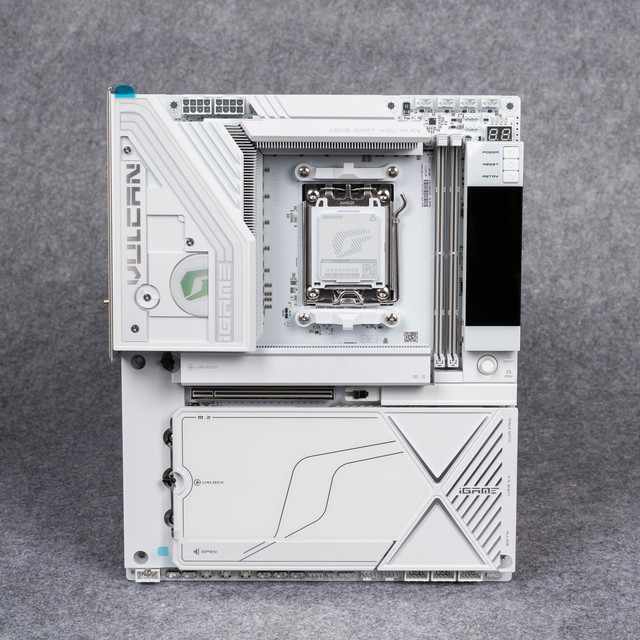 七彩虹X870E白火神评测：新势力进化，用料堆满超频上限再创高度