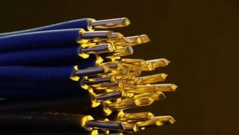 英特尔®  Thunderbolt™ 数据线里的“信号驿站”