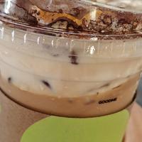 奶茶店集体改行卖咖啡：古茗周周9.9、茶百道19.9元5杯、蜜雪砸10亿换设备——对完中报和口碑两面，哪杯值得喝、怎么点、避什么雷，都理清了