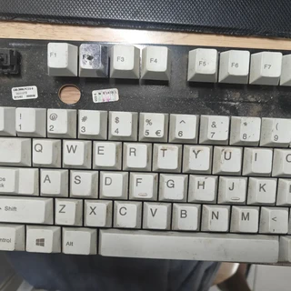 52元包邮就能捡一把樱桃G80：新品光环塌方的时候，老键盘反而成了"破烂黄金"