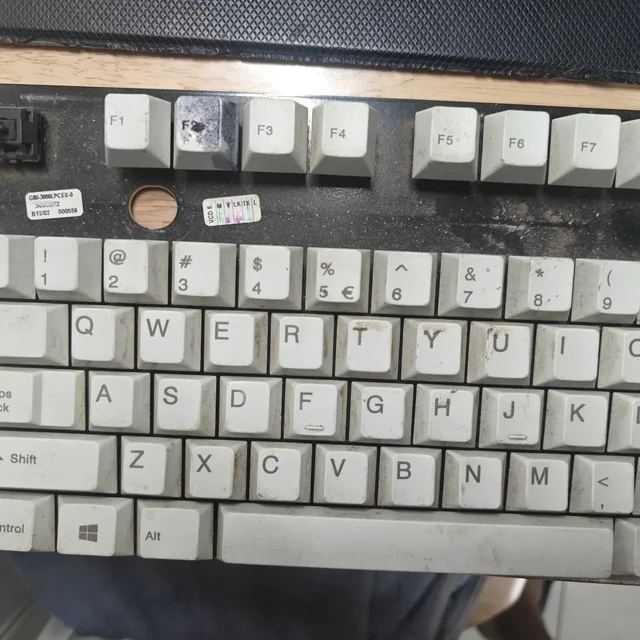 52元包邮就能捡一把樱桃G80：新品光环塌方的时候，老键盘反而成了破烂黄金