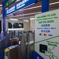 刷得进、出不来、退不掉：国庆坐地铁想"一张 Visa 卡走天下"，先把 11 座城市的账算完
