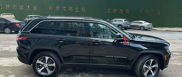 64.99万落地、24.99万清场：北美停产后，国内最后几百台大切诺基，是馅饼还是地雷？