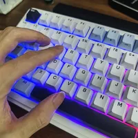 珂芝K98V2降到215元，成了开学季最纠结的键盘：327条二选一评论没吵出答案，但吵清了谁该买