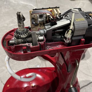 第一批给复古厨房买的KitchenAid，开始集体"退休"了：一个齿轮120块，一次寄修近千元，这条颜值顶流的退路值多少