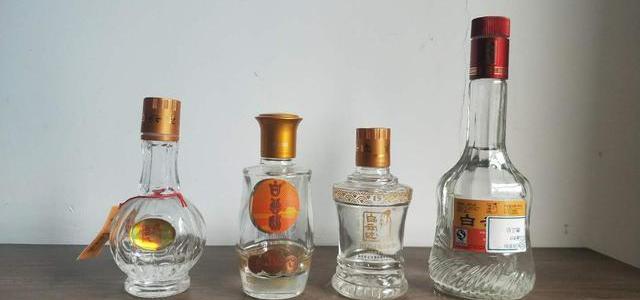 白云边20年跌破240元创纪录新低，值得囤来存吗？翻完5年实测帖：42度拿去喝，53度才配存