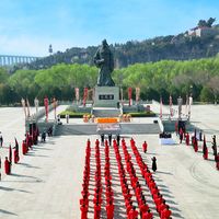 想读《史记》又怕坚持不下来？我把全网热门的视频课、公开课和有声书比了一遍，分出4条路线