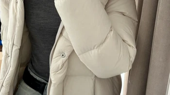 美力城反季鹅绒服真能300多拿下，但你蹲的「扣111领作业」，是引流生意