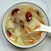 白露润燥潮提前5天开涌：翻完上百条热帖，劝你分清寒热再给娃上梨水、推拿