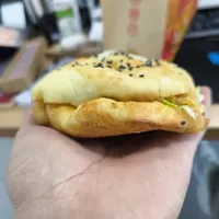 塔斯汀的汉堡扁得像被大象踩过？官方沉默，常客已经在备注栏里摸索出自救方法