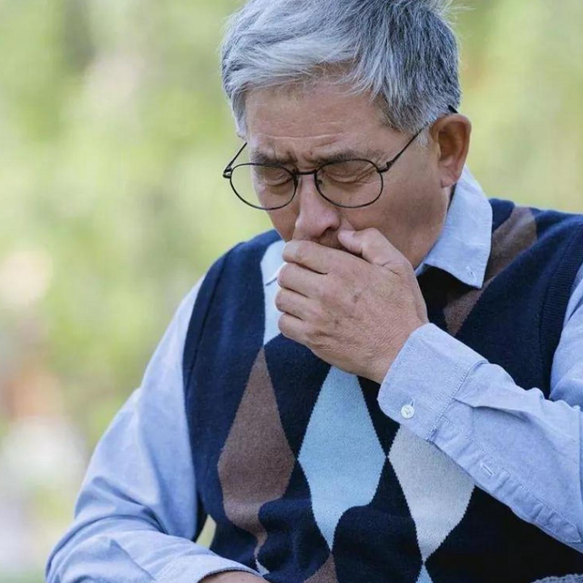 40岁后身上有“老人味”？不是卫生差！3招从根源改善