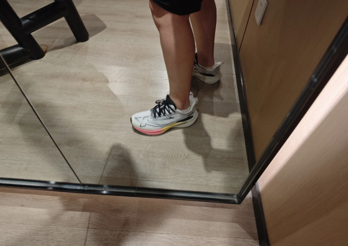 特步跑鞋