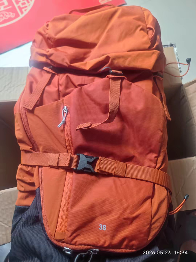 迪卡侬MH500 户外徒步背包38L ，短途2-3天出行够装了