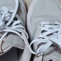 迪卡侬灰粉跑鞋实测：宽脚通勤表现如何