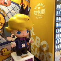 8元"偷看"一眼盲盒：泡泡玛特抽盒机里的透卡生意，是省钱捷径还是新坑？
