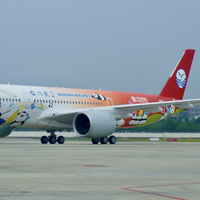川航"喂猪航空"祛魅了?同一晚两篇帖子吵翻车,国庆坐川航前先看这份吃饭攻略