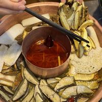 菌子火锅最后半个月：一年里最便宜也最鱼龙混杂的时候，点单前先对一遍这份清单