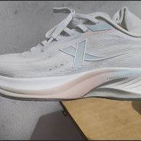特步轻翼3.0实测：舒适但支撑弱