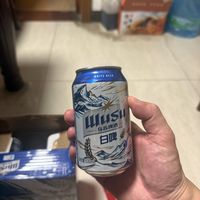 下班后饮用乌苏白啤的仪式感必须拉满