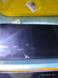 6年1个月零23天的手机屏幕替钢化膜挡了伤害