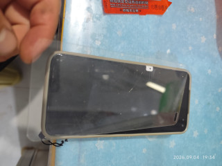 6年1个月零23天的手机屏幕替钢化膜挡了伤害