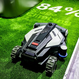 IFA 2026,机器人离开地面:擦窗、割草、泳池三个新品类里,只有擦窗机器人适合高层家庭——智商税争议、刮花玻璃投诉、买租请三条路,一次理清