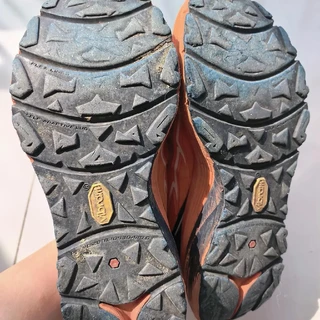 百公里越野，一双鞋穿到底？大底磨损数据和换装包规则，替你把这笔账算清