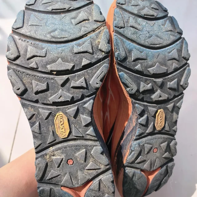 百公里越野，一双鞋穿到底？大底磨损数据和换装包规则，替你把这笔账算清