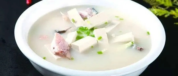 鱼头豆腐汤，一锅鲜暖慰家常