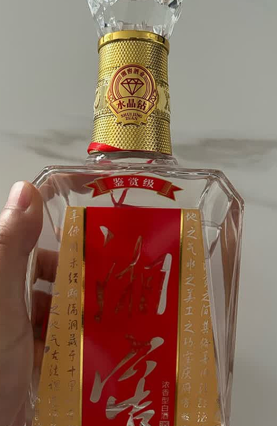 拒绝应酬焦虑，一杯浓香白酒治愈疲惫