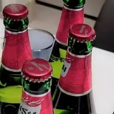 冰镇乌苏太解压！打工人下班后的温柔微醺时刻