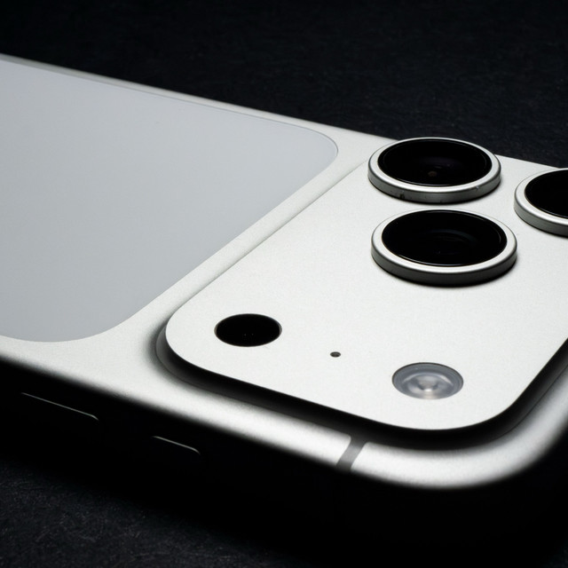 中国手机畅销榜TOP20：iPhone17 Pro Max第1，华为千元机冲到第2