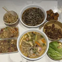 定闹钟去追网红摊前，先看懂当天的「出摊播报」：摊讯分三层，可信度天差地别