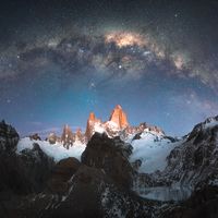 银河拍糊了、星轨成心电图、四角全黑：天文摄影新手的六大翻车症状我对照完了，下周无月窗口正好再来一次