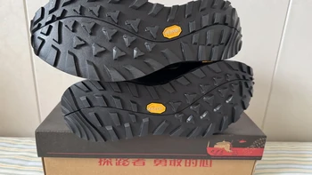 探路者鞋子个个标GORE-TEX+V底，报价从431报到近800：对完5条脱胶样本、3条两款差在哪帖和4篇实测，入秋登山季这双鞋该谁买清楚了